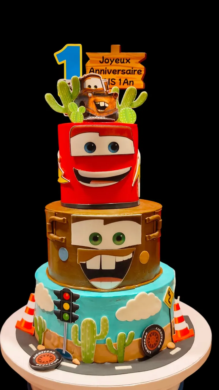 Gâteau sculpté en forme de personnage de dessin animé